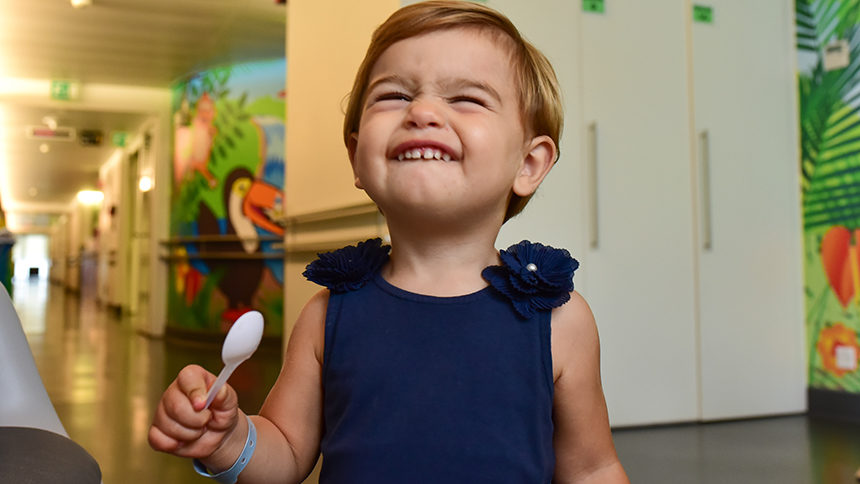 Enfant guérie du rétinoblastome