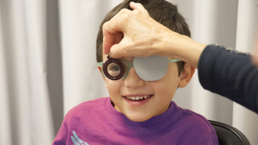 Dépistage d'un enfant chez un ophtalmologue