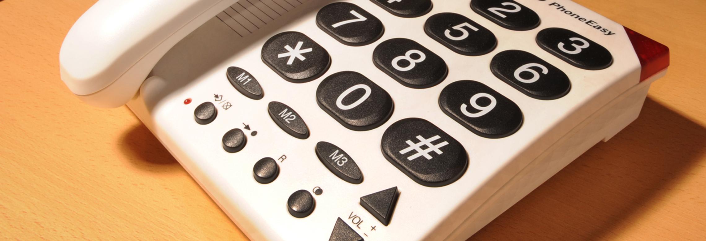 Un téléphone avec des touches agrandies
