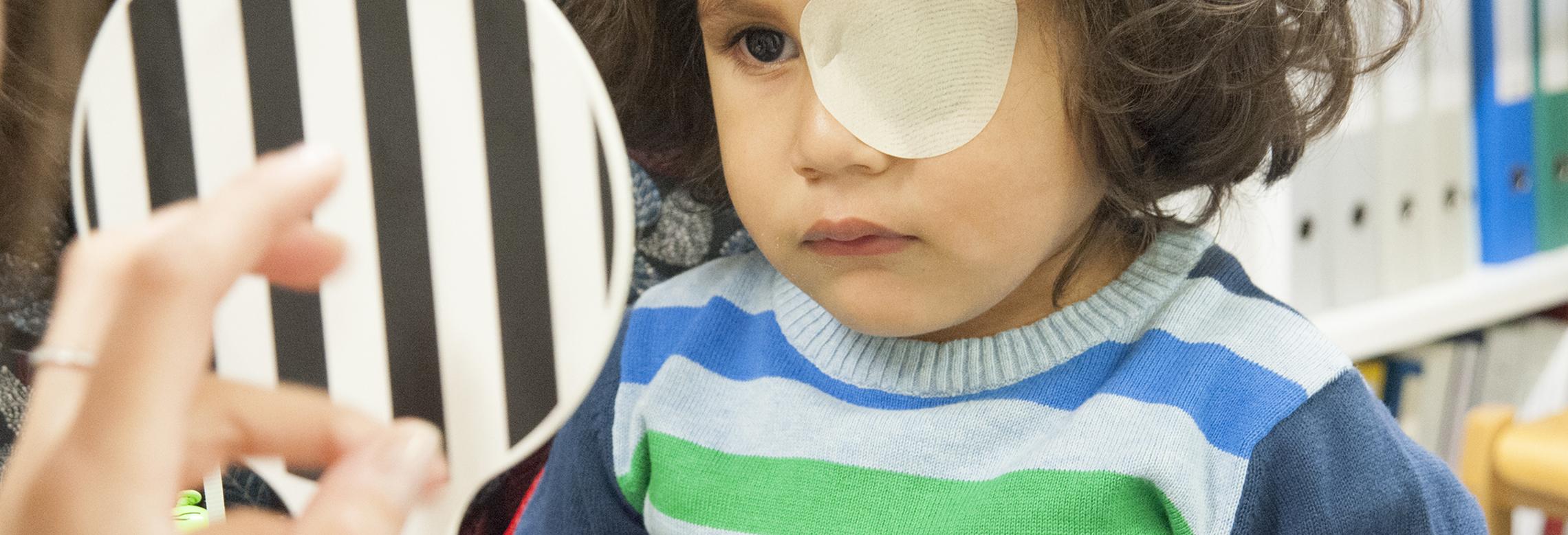 Image d'un enfant en consultation orthoptique